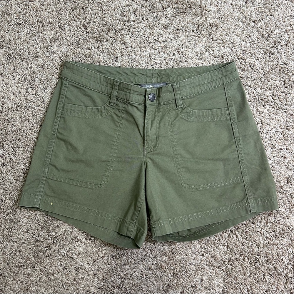 The North Face Ladies Size 4 Olive Green Shorts
